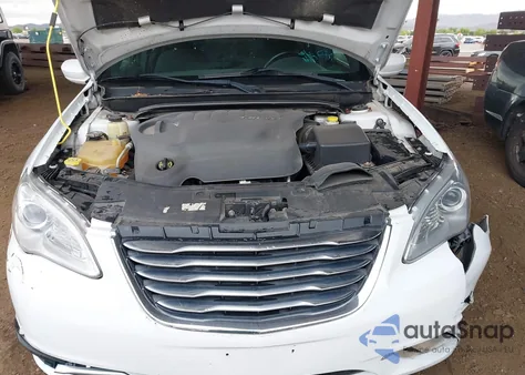 2014 Chrysler 200 Touring из США, поврежденный, VIN 1C3CCBBGXEN119537